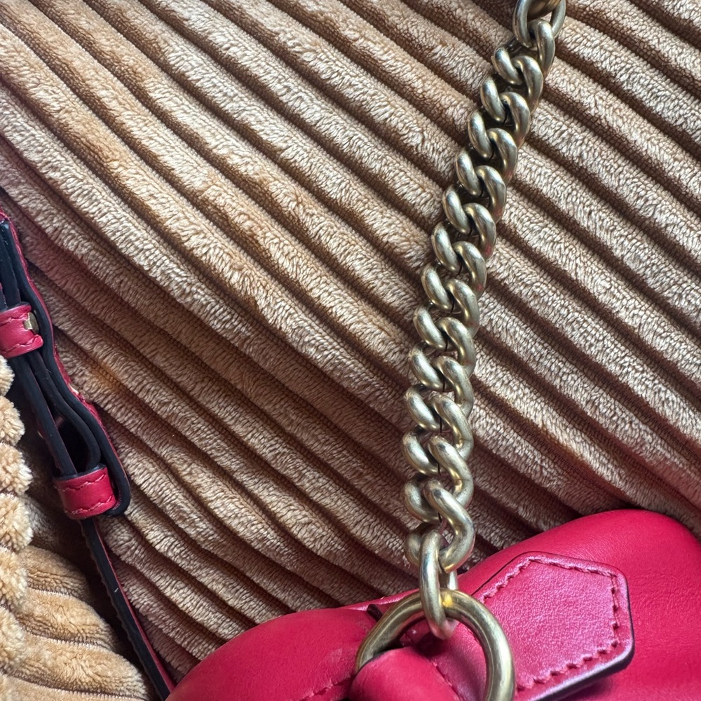Authentic red Gucci Purse - Picture 6 of 10